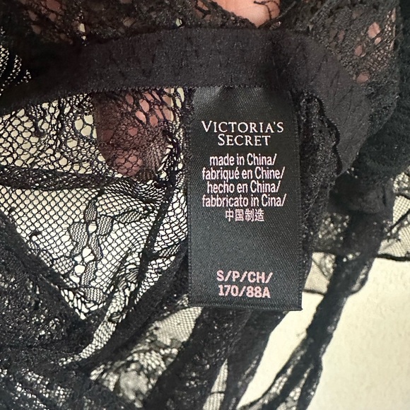 Victoria's Secret Black Scallop V-Neck Back Tie Lace Lingerie Romper Teddy S - Picture 3 of 4